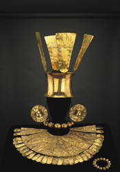 Chimú gold apparel, 1300 CE, Larco Museum, Lima, Perú