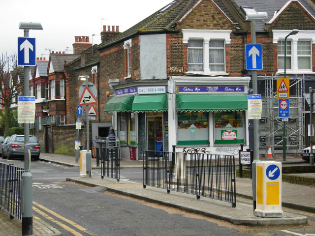 File:Bathurst Gardens, Kensal Green - geograph.org.uk - 1122219.jpg