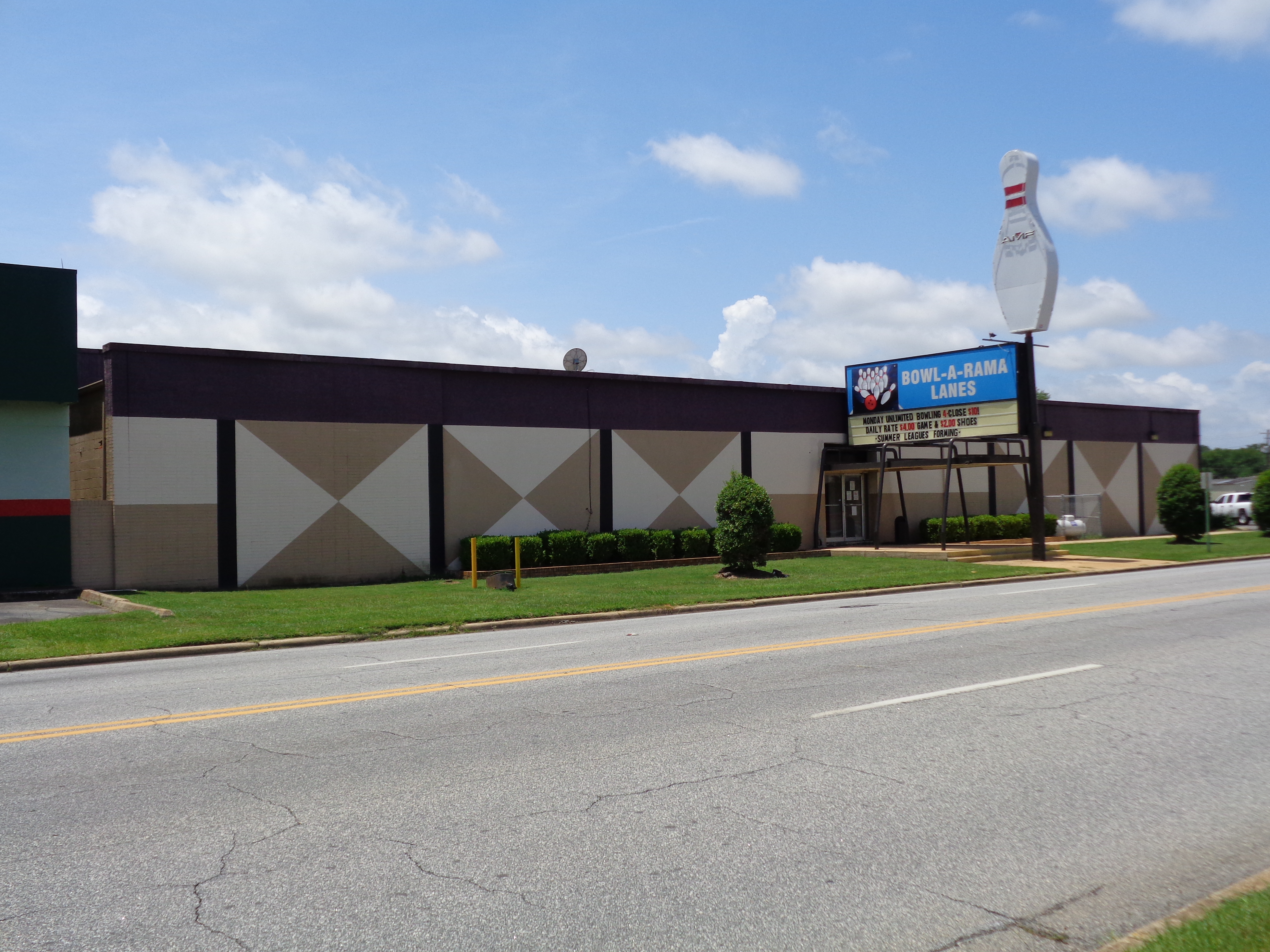 Bowl-A-Rama Lanes, Albany.JPG. 