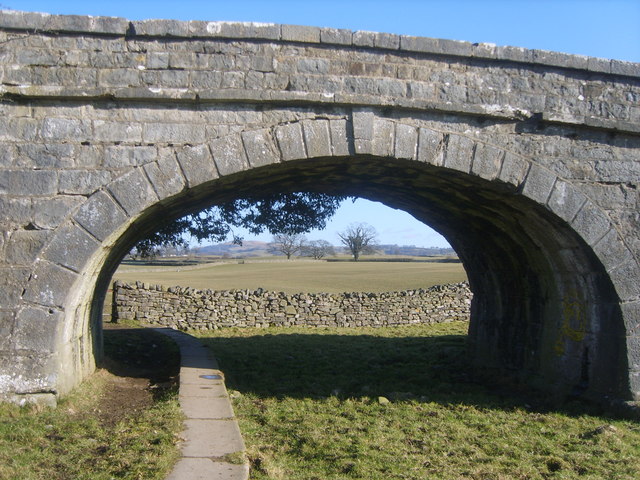 File:Bridge 182, Lancaster Canal - geograph.org.uk - 1733991.jpg