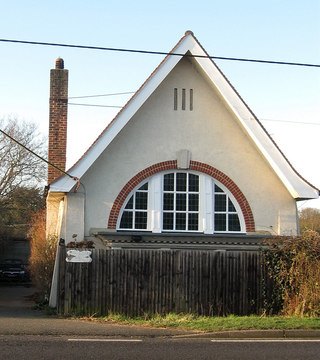 File:Broad Oak Hall (former Congregational Mission Chapel), Holmes Hill, Golden Cross (Derivative of Geograph Image 2770172).jpg