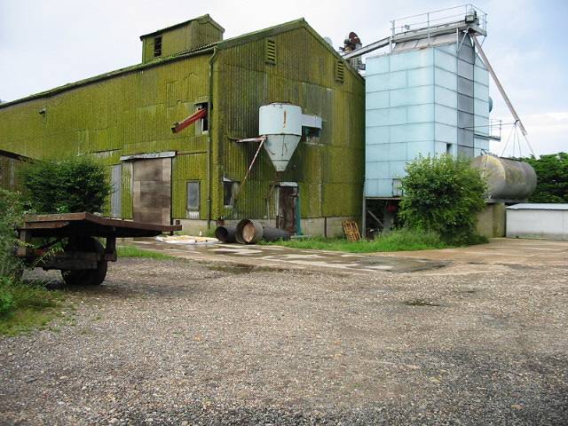 File:Buildings at Ripple Farm - geograph.org.uk - 486077.jpg