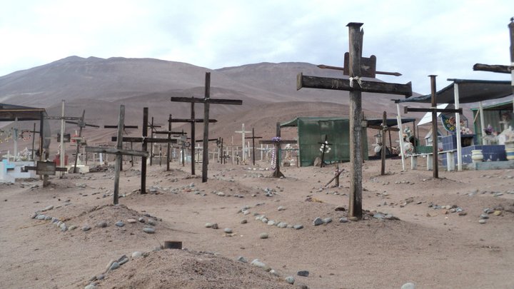 File:Cementerio Iglesia de San Gerónimo Poconchile, Arica y Parinacota.jpg