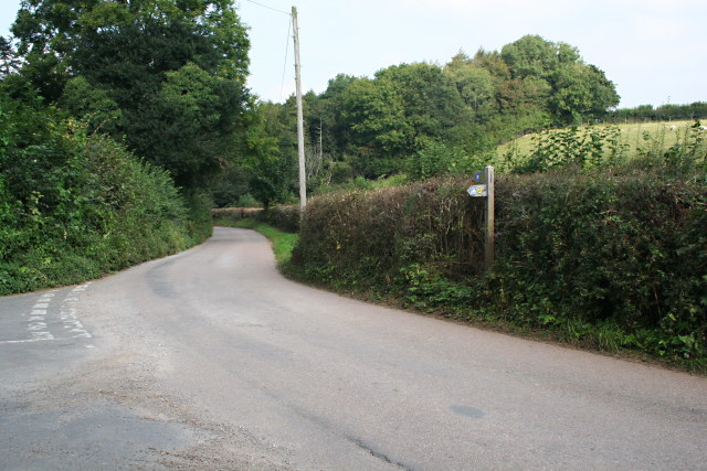 File:Combepark Cross - geograph.org.uk - 982624.jpg