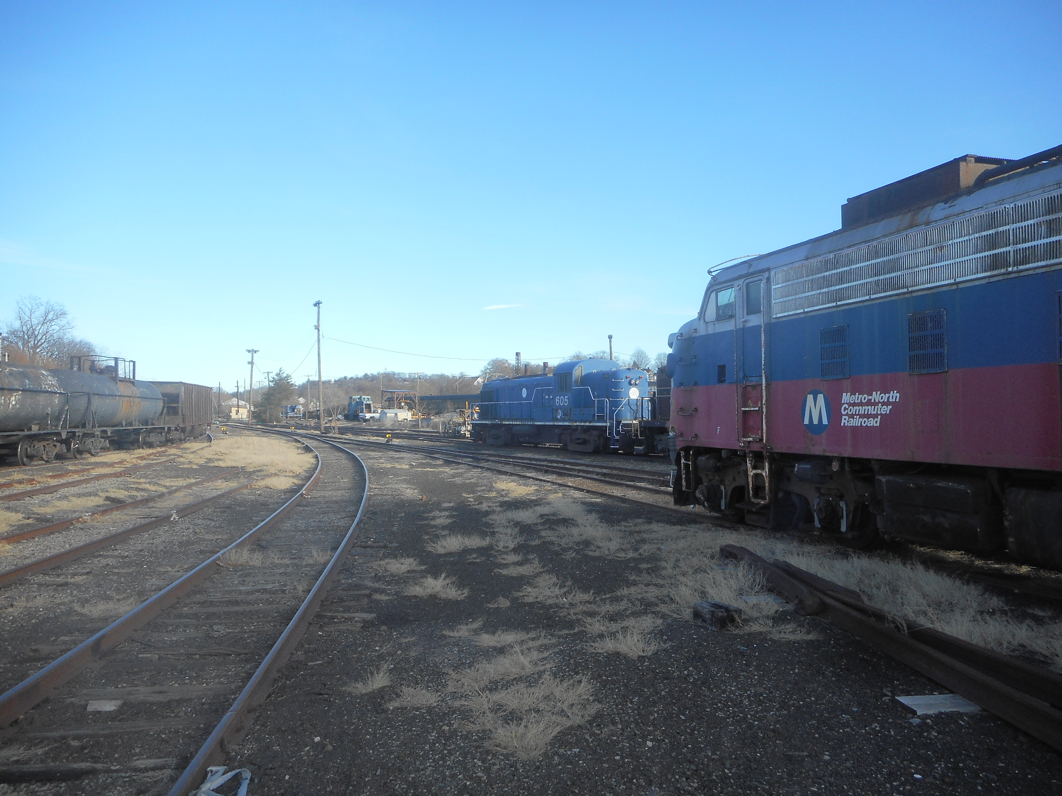 File:DRM; Distant Shot of Metro-North ALCO RS-3M 605.jpg