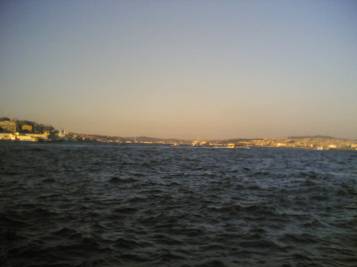 File:Eminönü'nden Boğaziçi manzarası.jpg