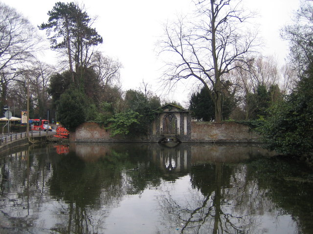 File:Ewell, The Pond, Bourne Hall - geograph.org.uk - 138273.jpg