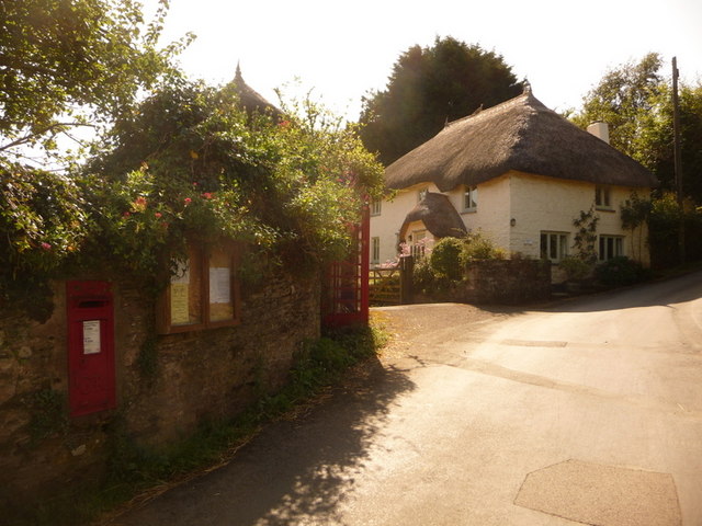 File:Goveton, postbox No. TQ7 16 - geograph.org.uk - 1466104.jpg