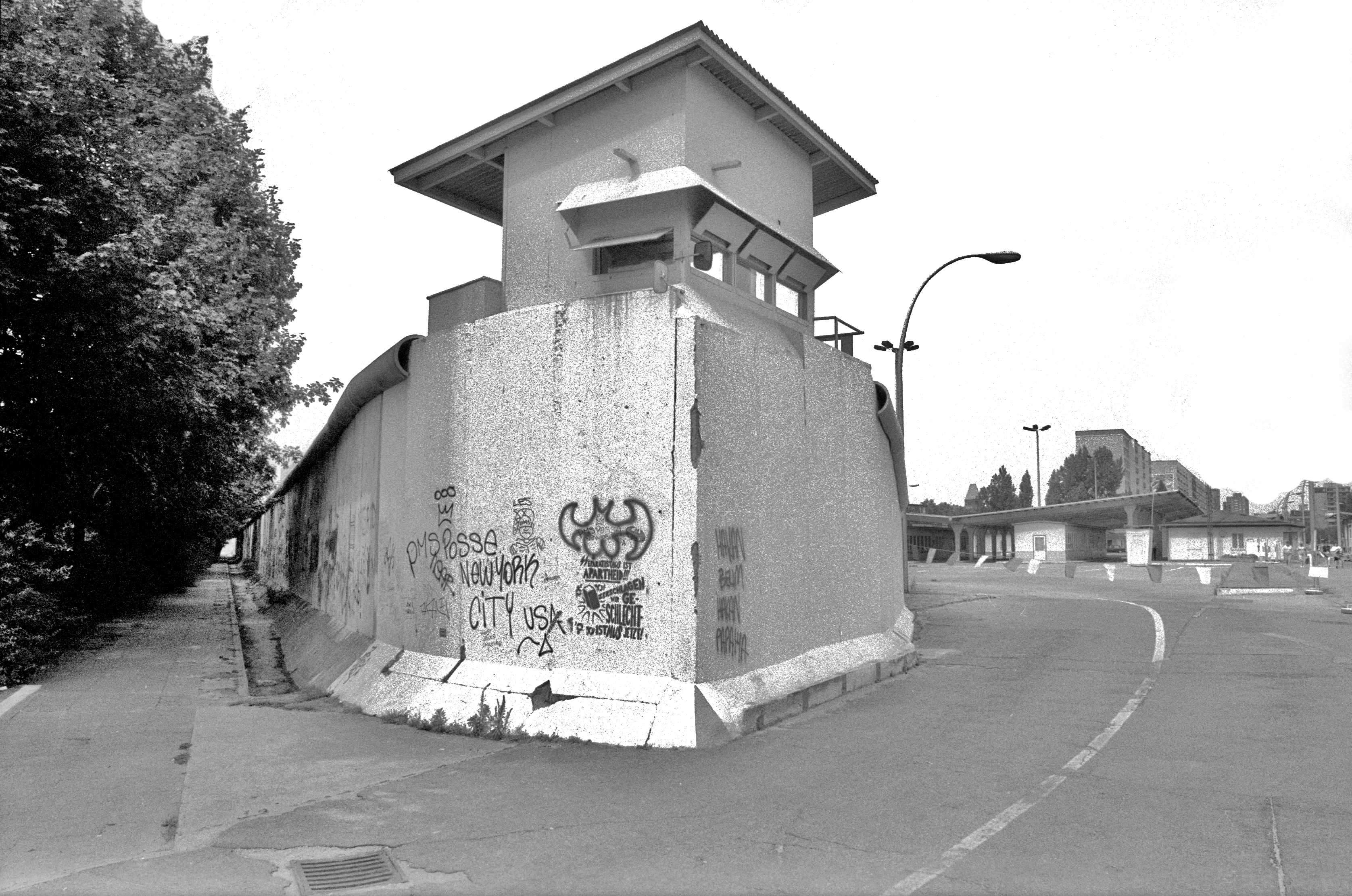 Grenzübergang Heinrich-Heine-Straße.jpg. 