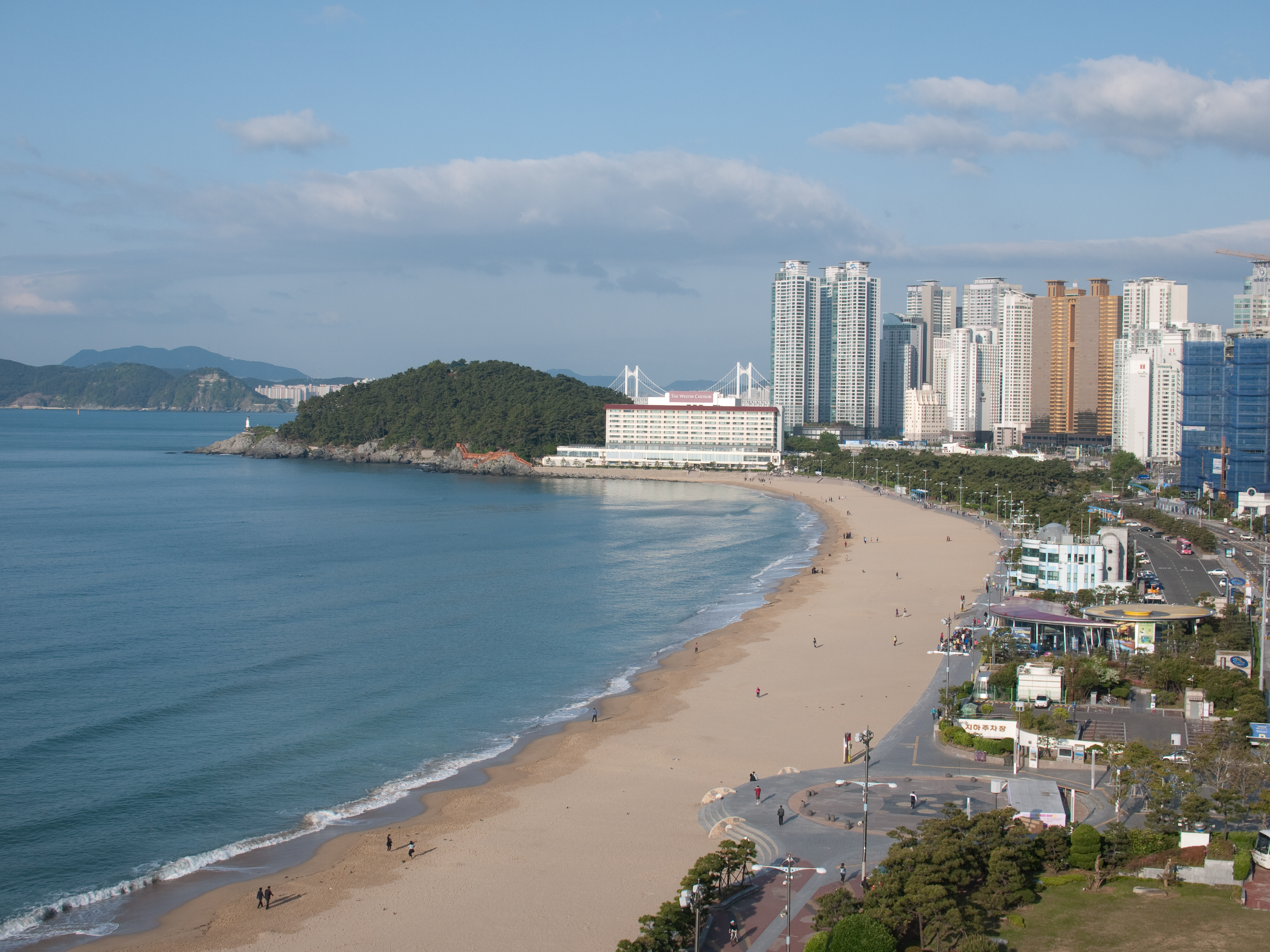 Берег на корейской. Пляж Ырванни (Инчхон). Хэундэ (Haeundae). Пусан пляж Кваналли. Пусан Корея Инчхон.