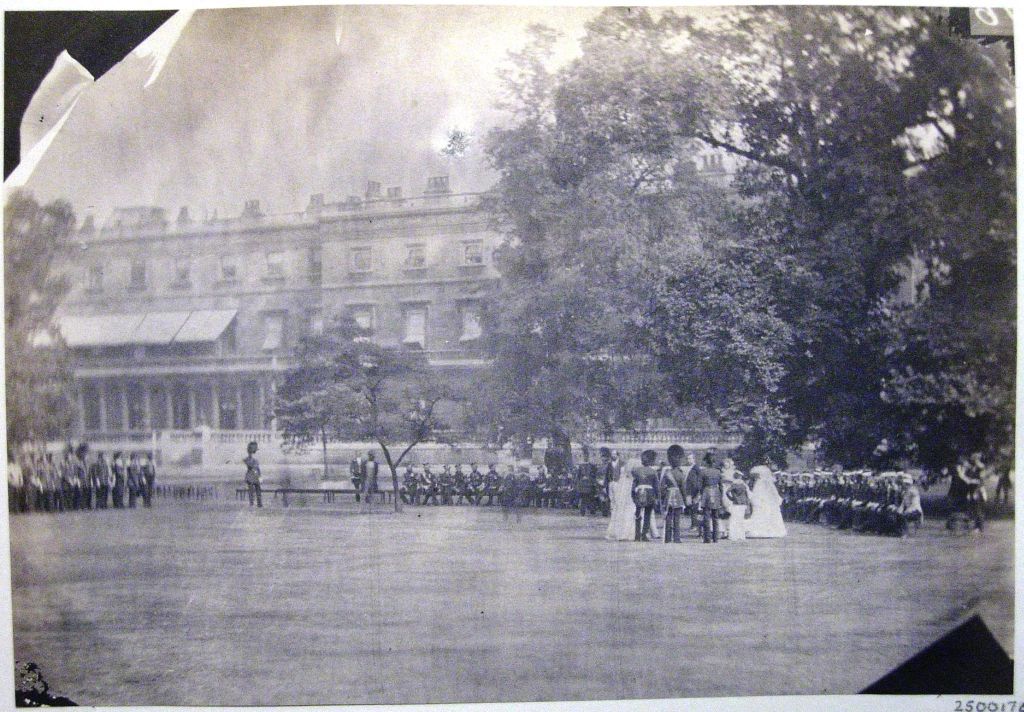 File Invalided And Wounded Soldiers Seen By Queen Victoria