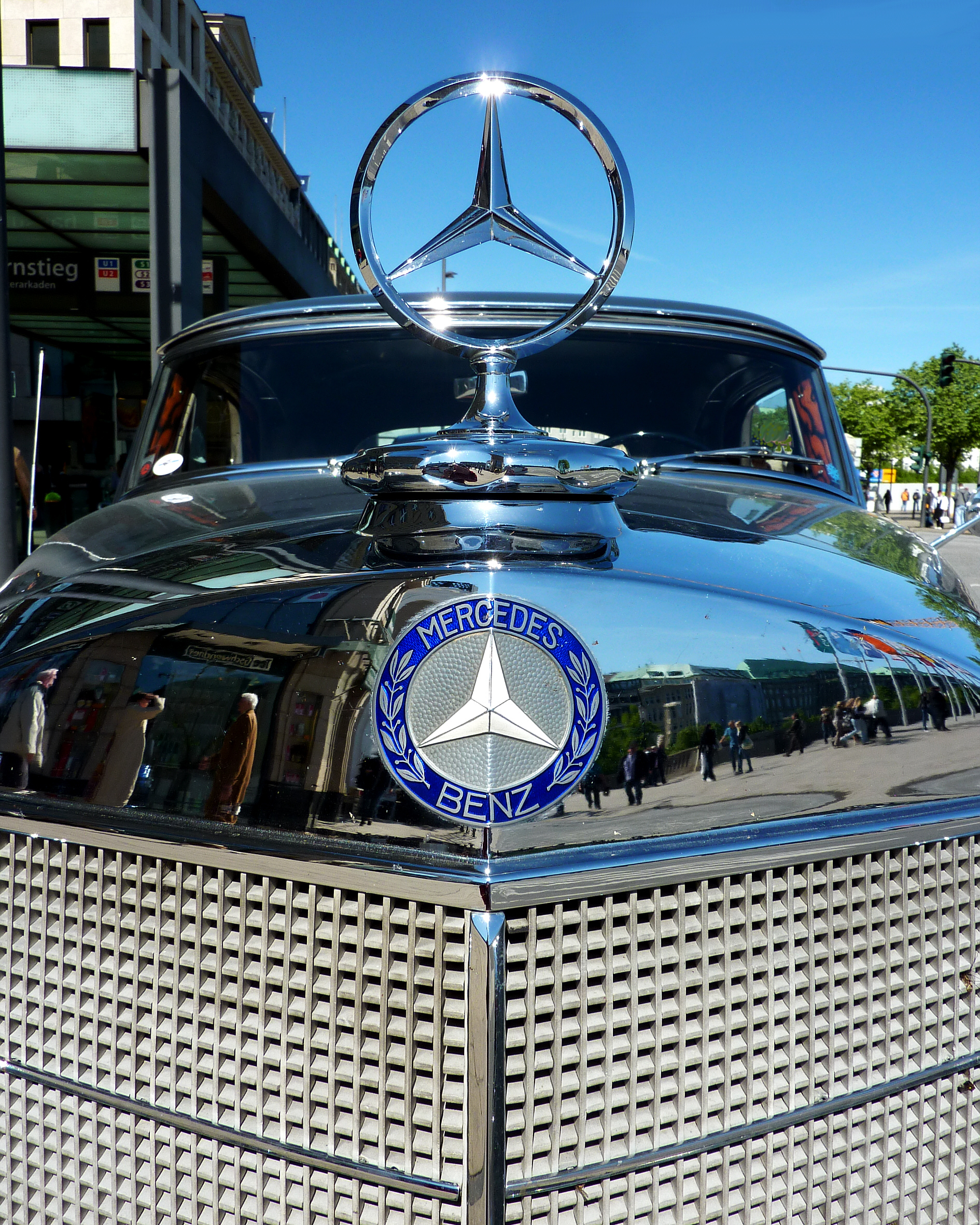 File:Mercedes Benz - Stern.jpg - Wikimedia Commons