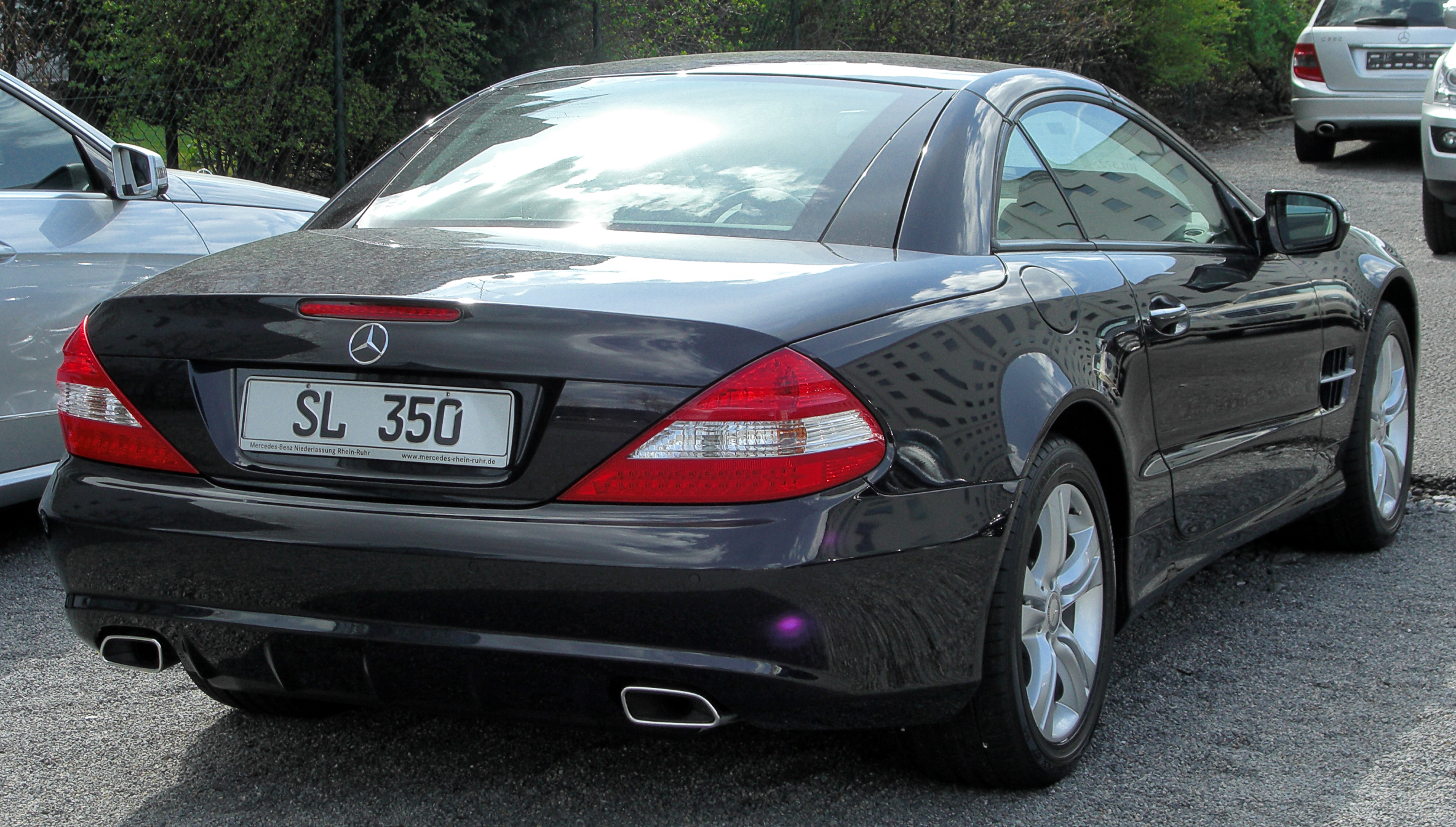 File:Mercedes SL 350 (R230) Facelift rear 20100402.jpg - Wikimedia