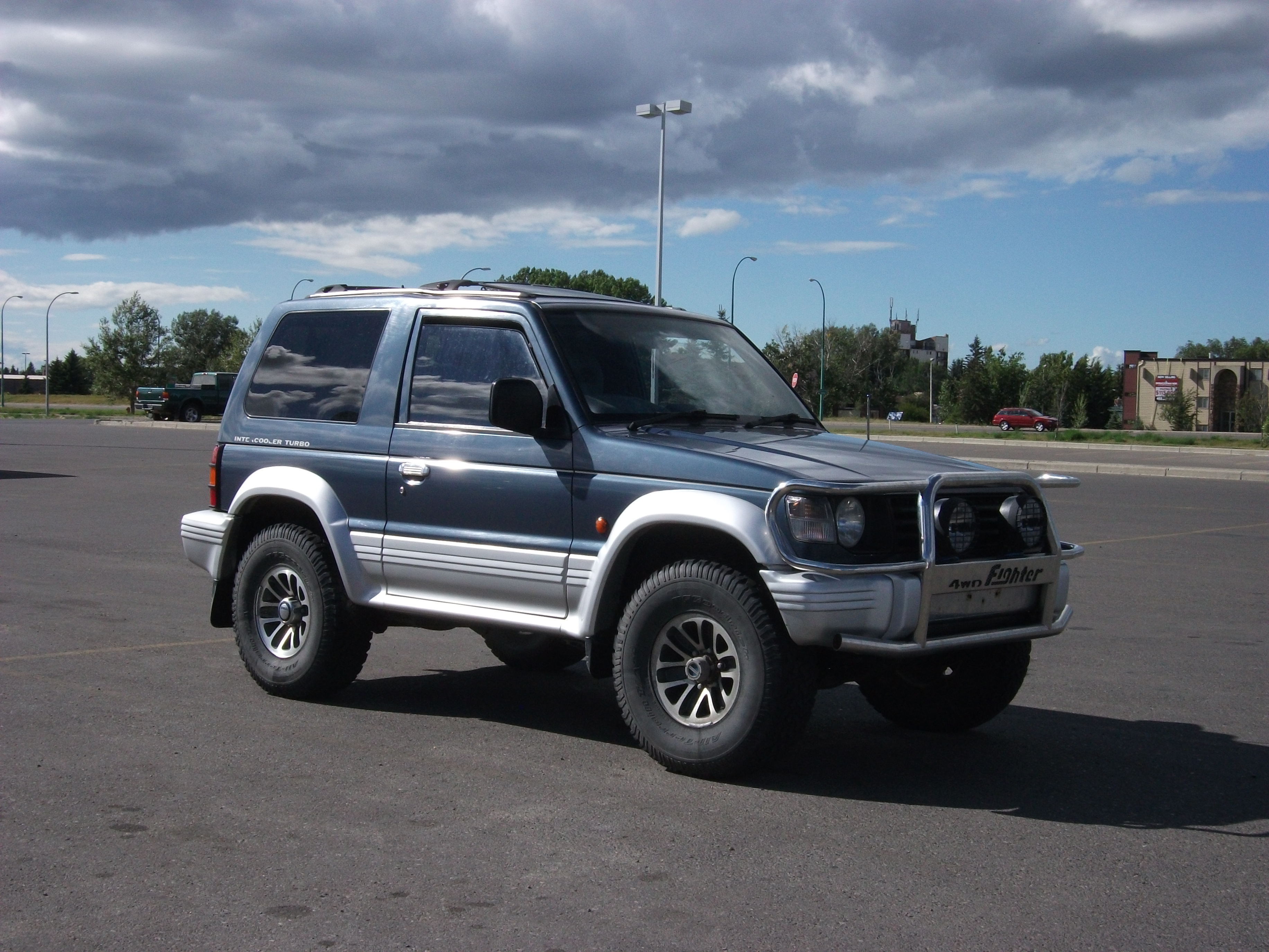 Мицубиси паджеро баку. Митсубиси Паджеро 1992. Мицубиси Паджеро 2. Mitsubishi Pajero 90. Митсубиси Паджеро 90 годов.