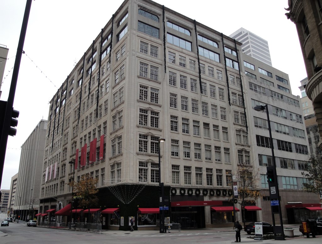 File:Neiman Marcus Main Street.jpg - Wikimedia Commons