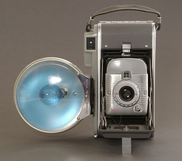 File:Polaroid Model 80 with flash.jpg