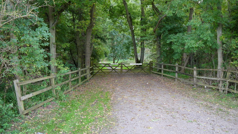 File:Private track - geograph.org.uk - 3695064.jpg