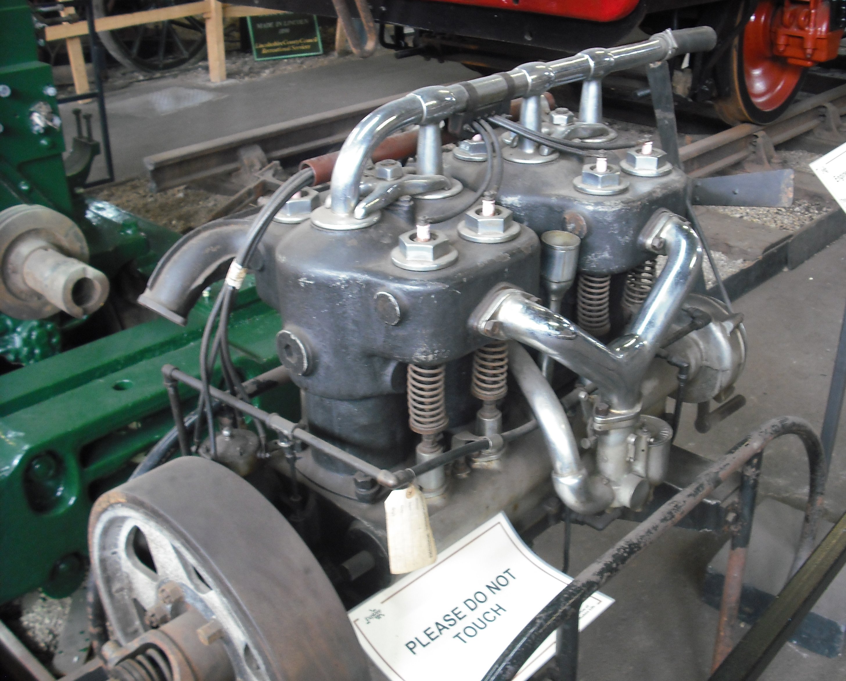 File:Rose car engine.jpg - Wikimedia Commons