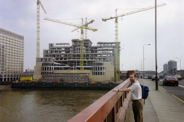 File:SIS Building under construction in 1991.jpg