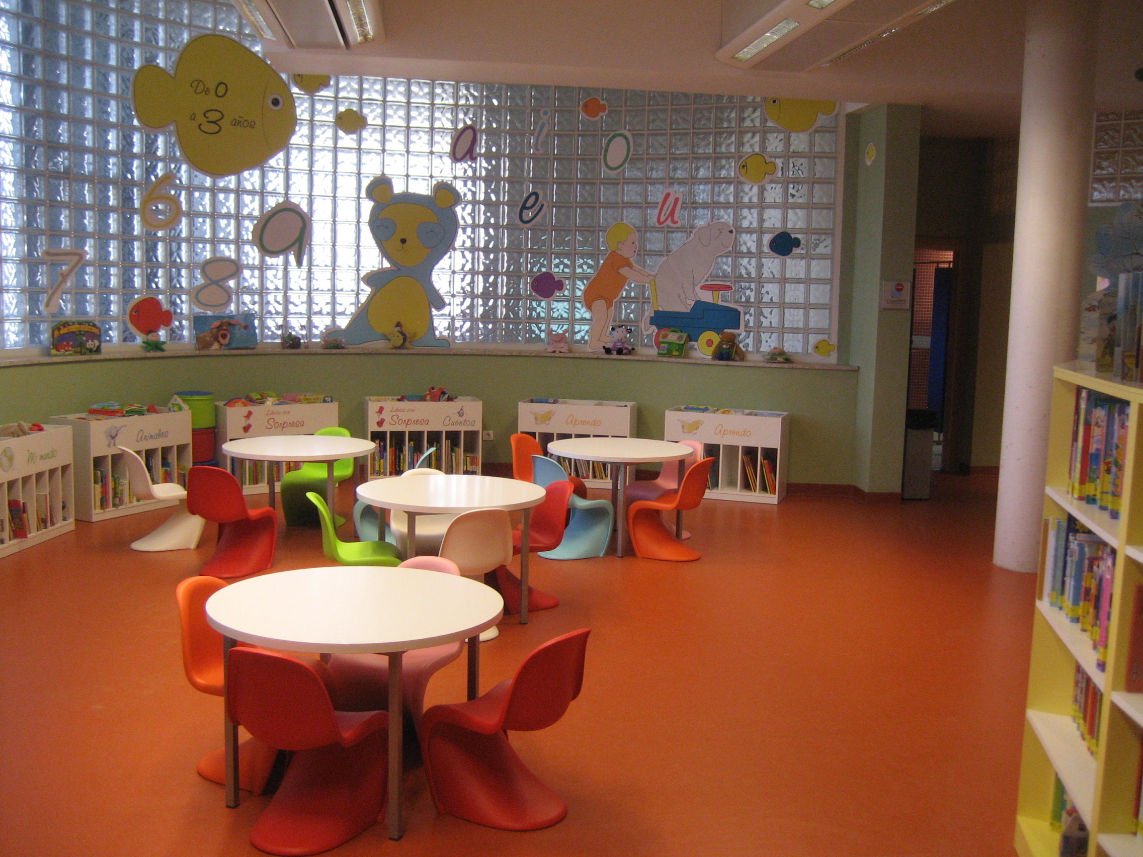 File:Sala infantil de la Biblioteca Pública del Estado en Ciudad Real.jpg -  Wikimedia Commons