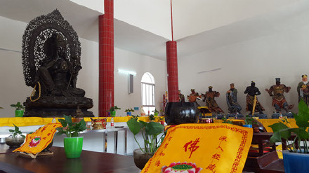 File:Shrine to Cintamanicakra (如意輪觀音 or 如意轮观音; Ruyilun Guanyin) in Xianhe Temple (湖北省浠水仙鶴寺 or 湖北省浠水仙鹤寺) in Xishui County, Hubei, China Picture 2.jpg