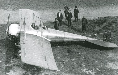 File:Sikorsky S-9 aircraft side view circa 1913.jpg