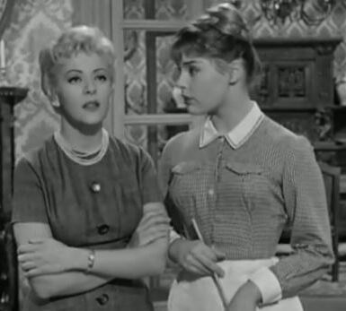 Sommer (right) with Mexican actress Silvia Pinal in the Italian film Men and Noblemen (1959)