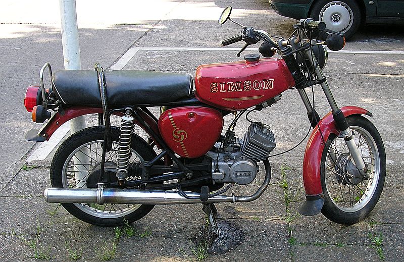 https://upload.wikimedia.org/wikipedia/commons/3/37/Simson_S51_rot.jpg