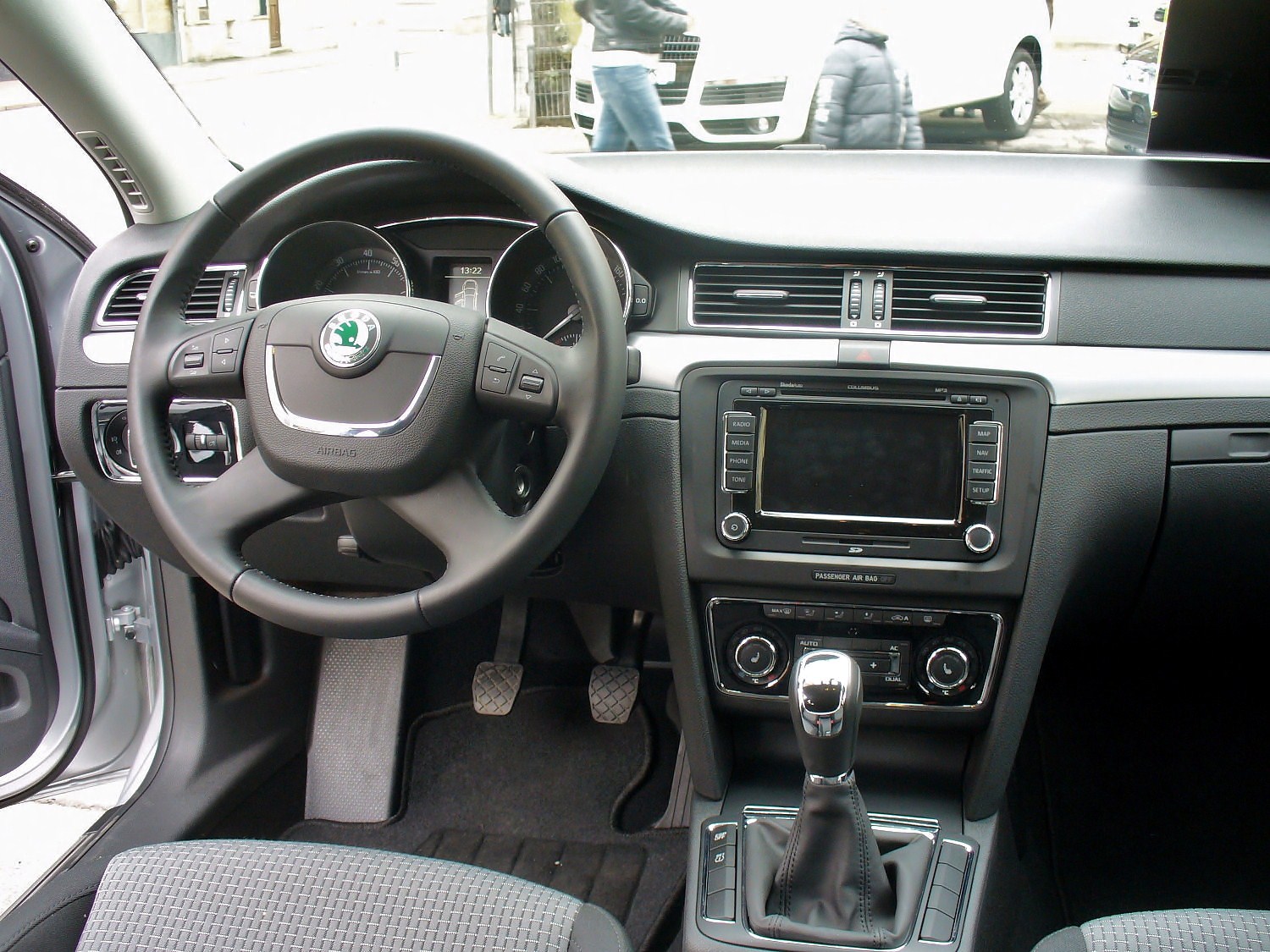 Datei Skoda Superb Ii Ambition Tsi Brilliantsilber Interieur