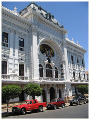 Ficheiro:Sucre building.jpg