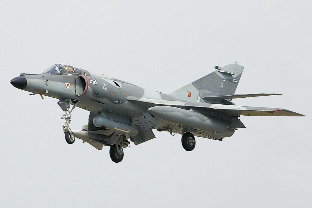 Argentina napada Rusiju Super_Etendard_-_RIAT_2005_%28cropped%29