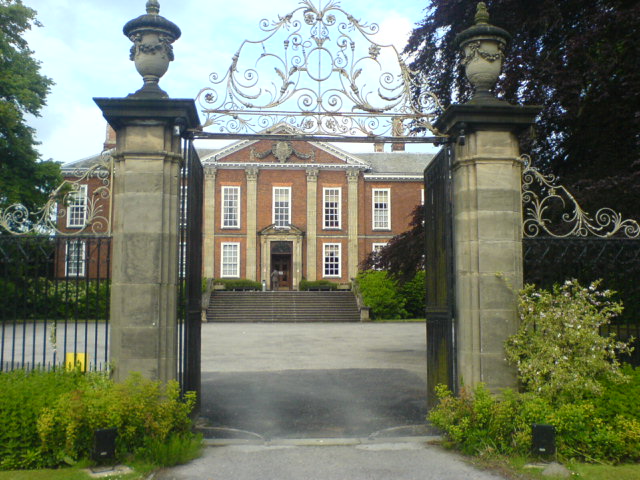 File:The Entrance to Bosworth Hall - geograph.org.uk - 869794.jpg