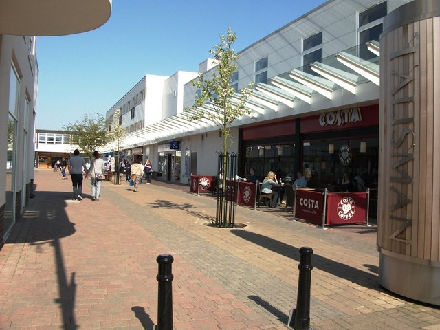 File:The Warwick Road entrance to Talisman Square - geograph.org.uk - 2196712.jpg