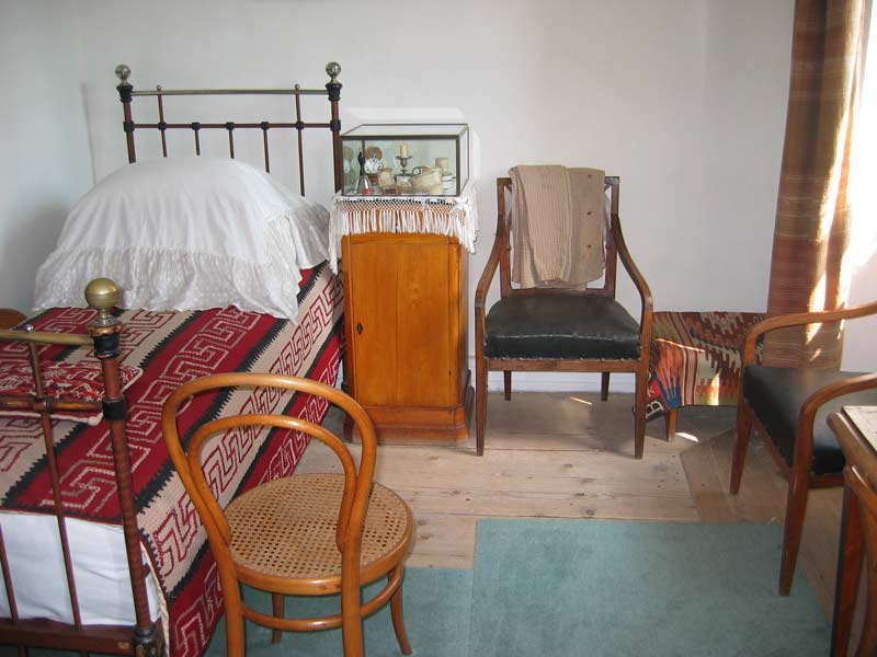 File:Tolstoy room.jpg