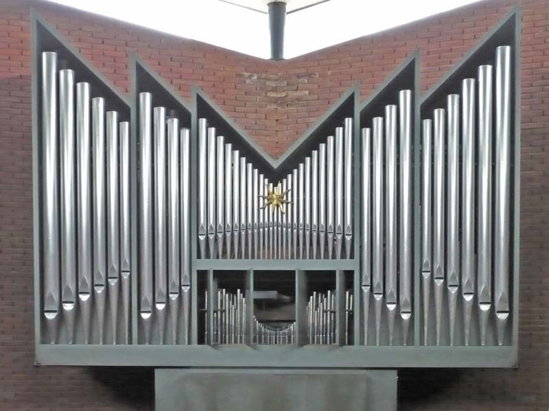 File:Versoehnungskirche-wf-orgel.jpg