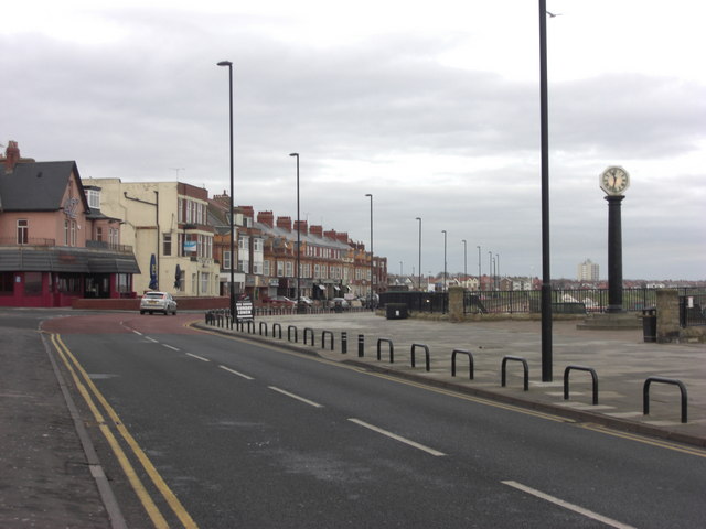 File:Whitley Bay Promenade - geograph.org.uk - 1633704.jpg