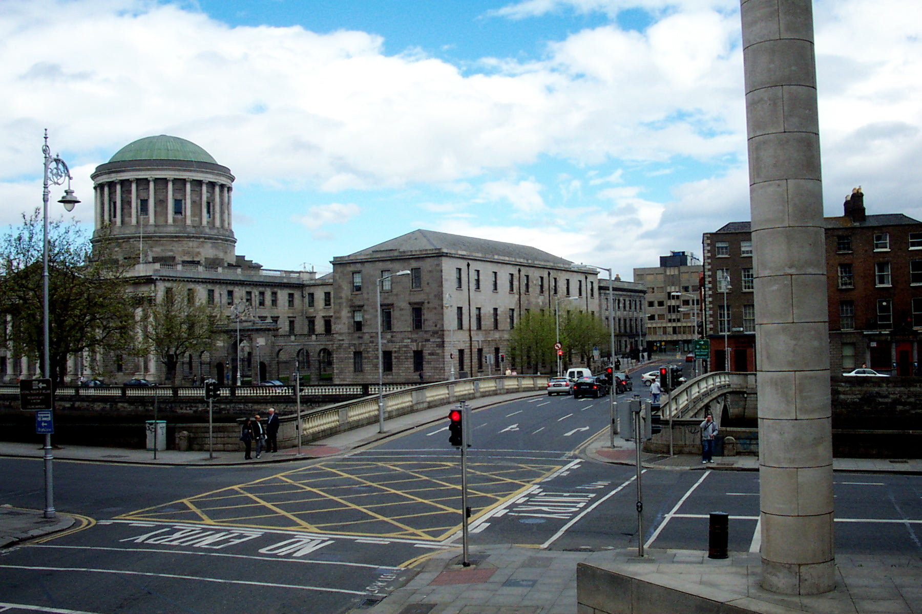 Four courts. Ограждение Дублин. Да Северная Ирландия Дублин охуеть.