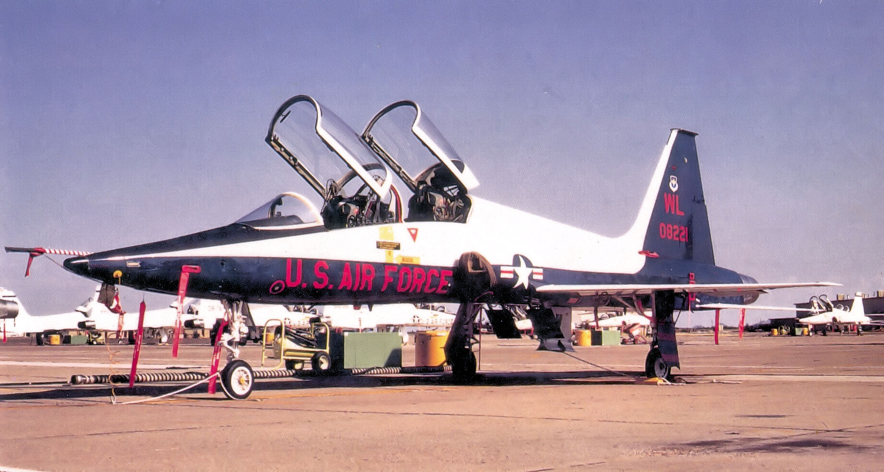 https://upload.wikimedia.org/wikipedia/commons/3/38/82d_Flying_Training_Wing_Northrop_T-38A-50-NO_Talon_63-8221.jpg