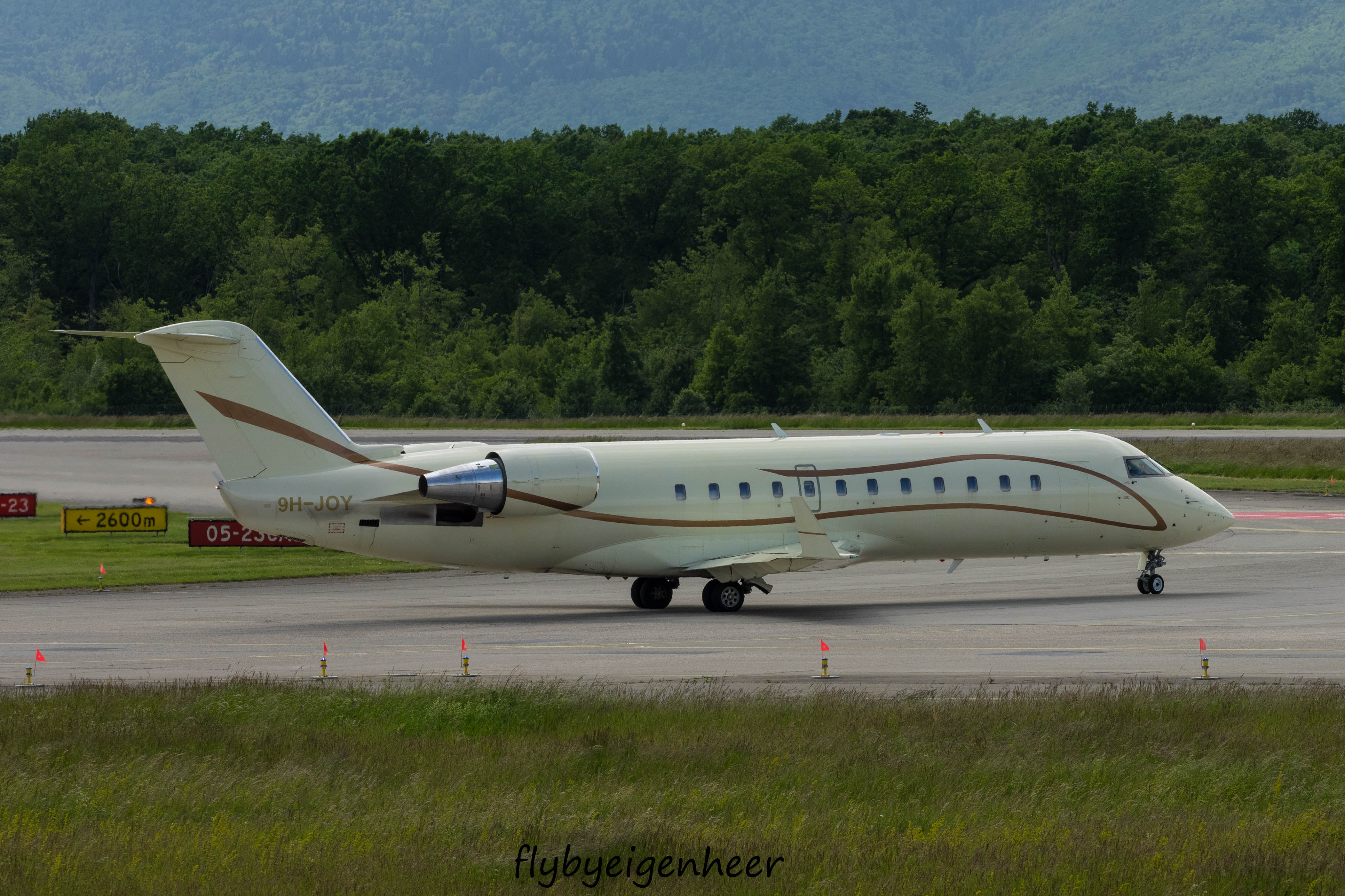 Mitsubishi crj 200er