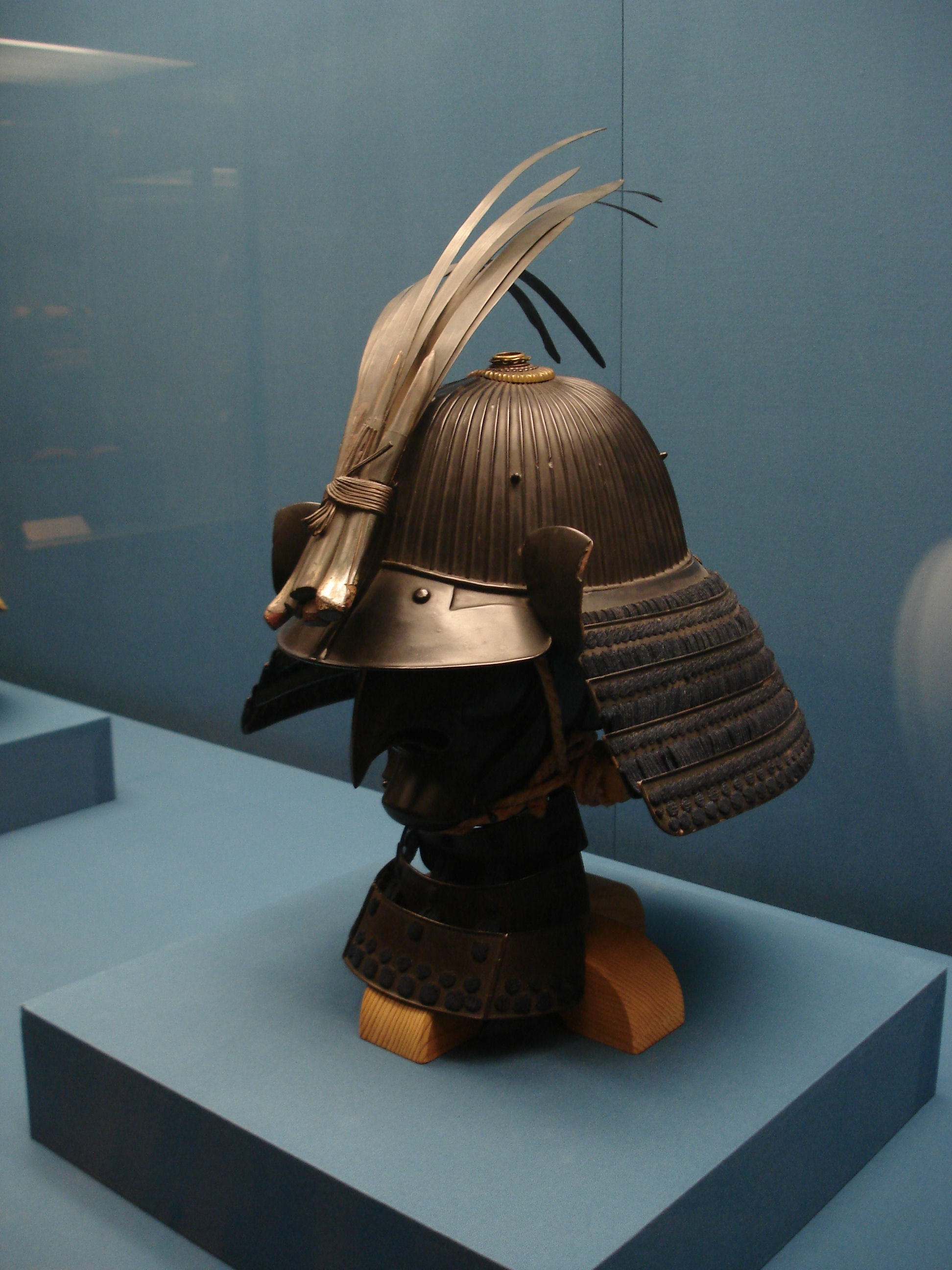 File:Antique Japanese (samurai) suji bachi kabuto 1.jpg