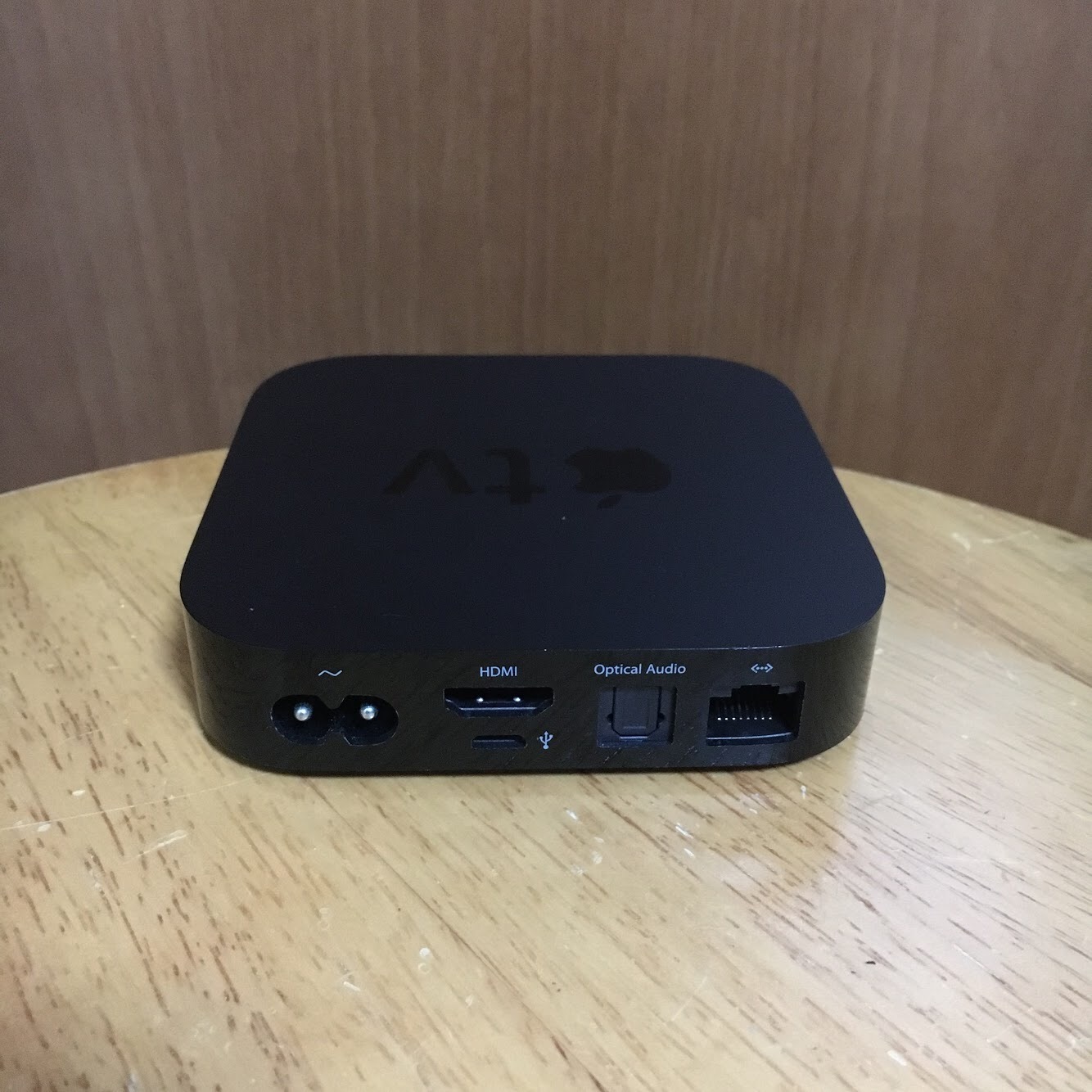 Acquiesce i tilfælde af Ikke moderigtigt File:Apple TV 3rd gen rear view.jpg - Wikimedia Commons