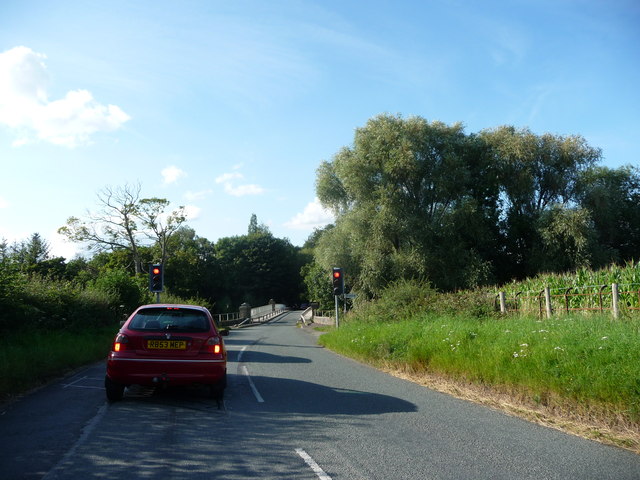 File:Apporach to Caerhowel Bridge - Geograph - 3082532.jpg