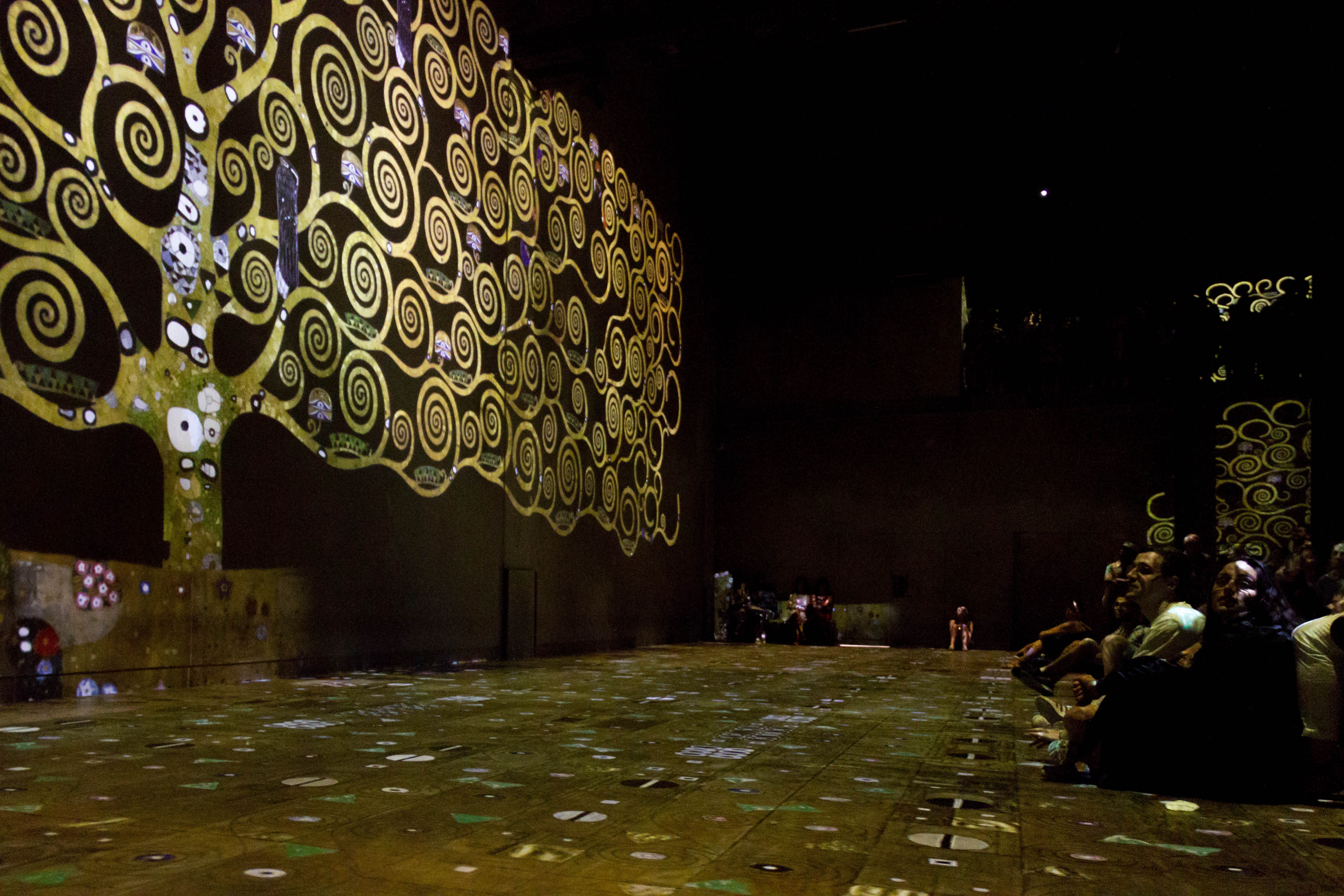 Atelier des Lumières Klimt.jpg