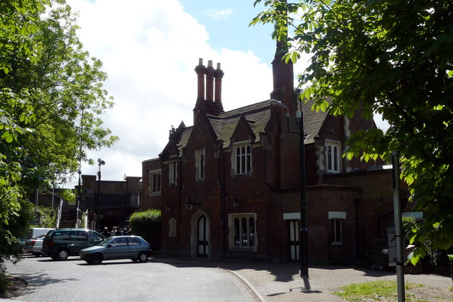 File:Barnes Railway Station - geograph.org.uk - 1309066.jpg