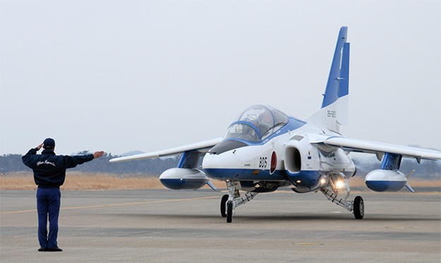 File:Blue Impulse T-4 returns to Matsushima Air Base.jpg