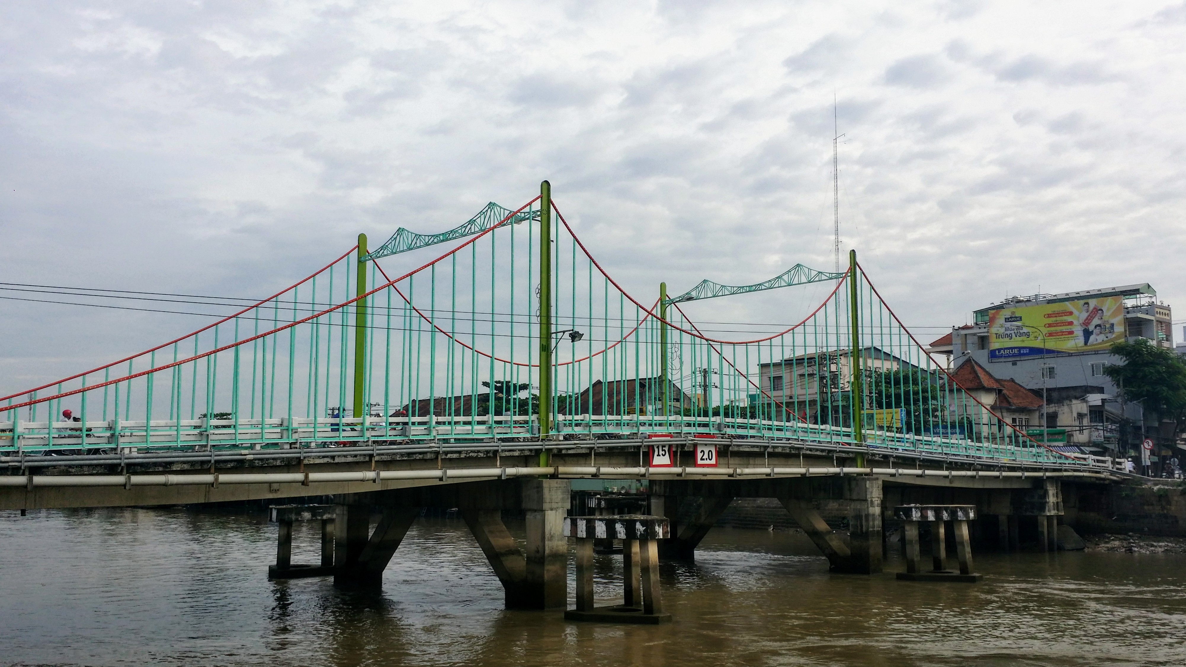 Cầu Quay - Hãy đến với Cầu Quay để chiêm ngưỡng tầm nhìn toàn cảnh của thành phố Đà Nẵng và cảm nhận sự phấn khích khi vượt qua dòng Hàn.