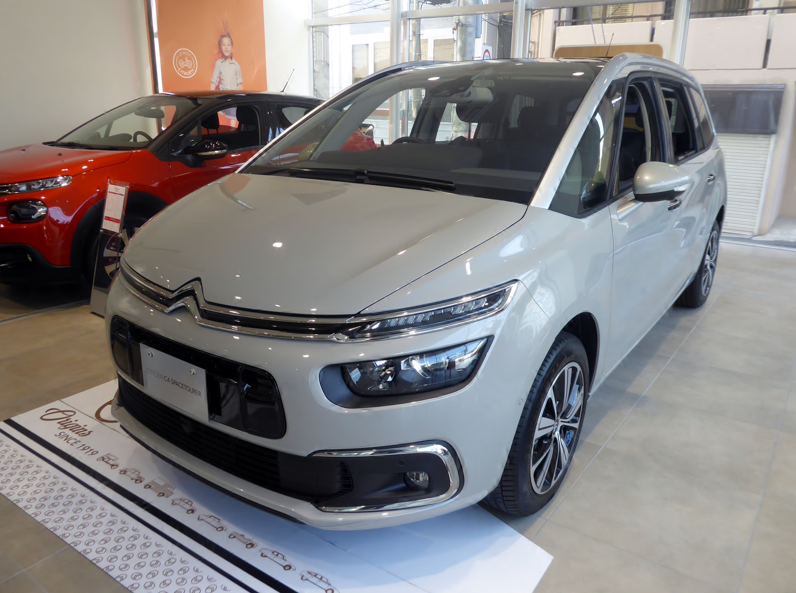 File:Citroën Grand C4 Picasso Exclusive front.jpg - Wikimedia Commons