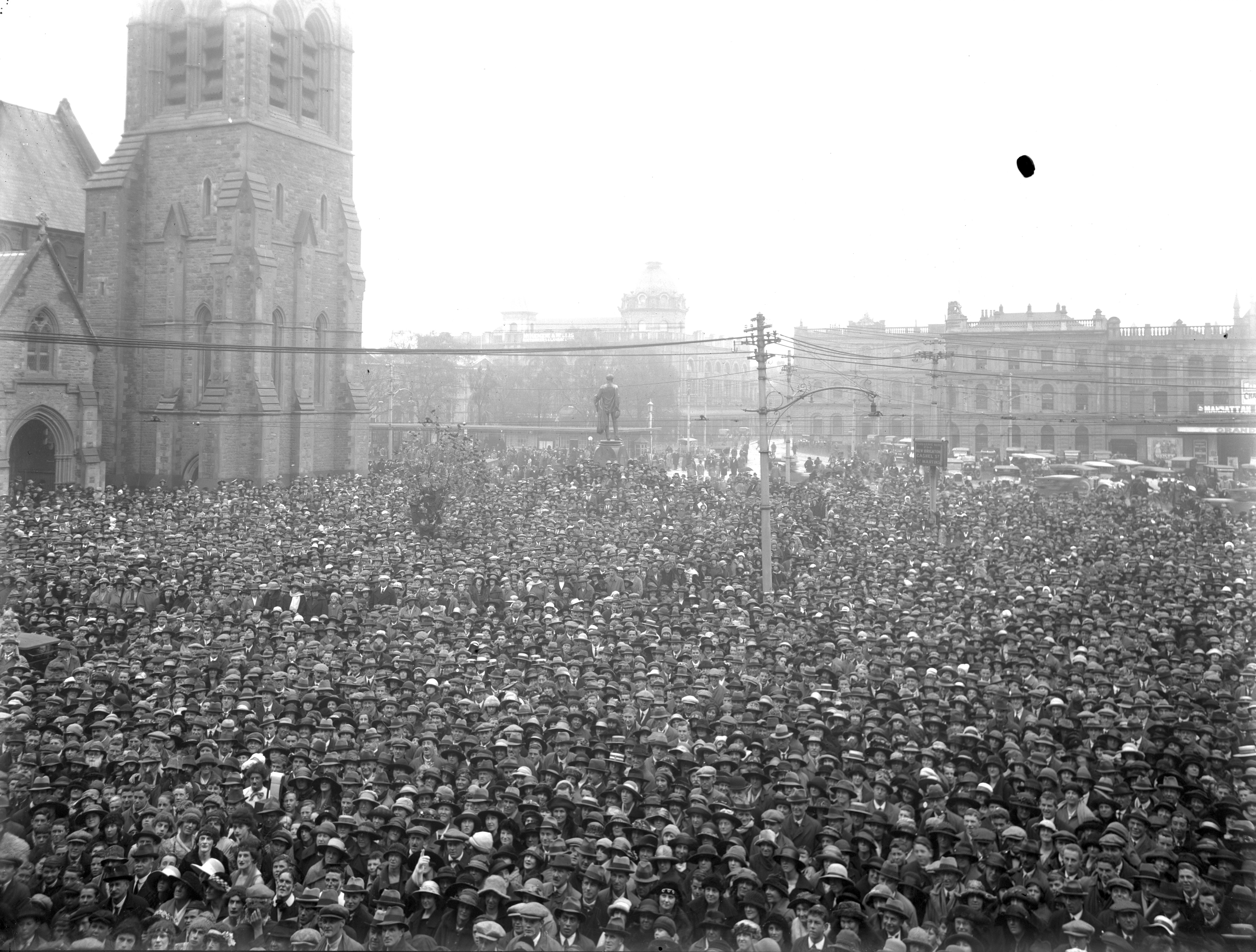 File:Crowd in Cathedral Square, 1920s.jpg - Wikimedia Commons