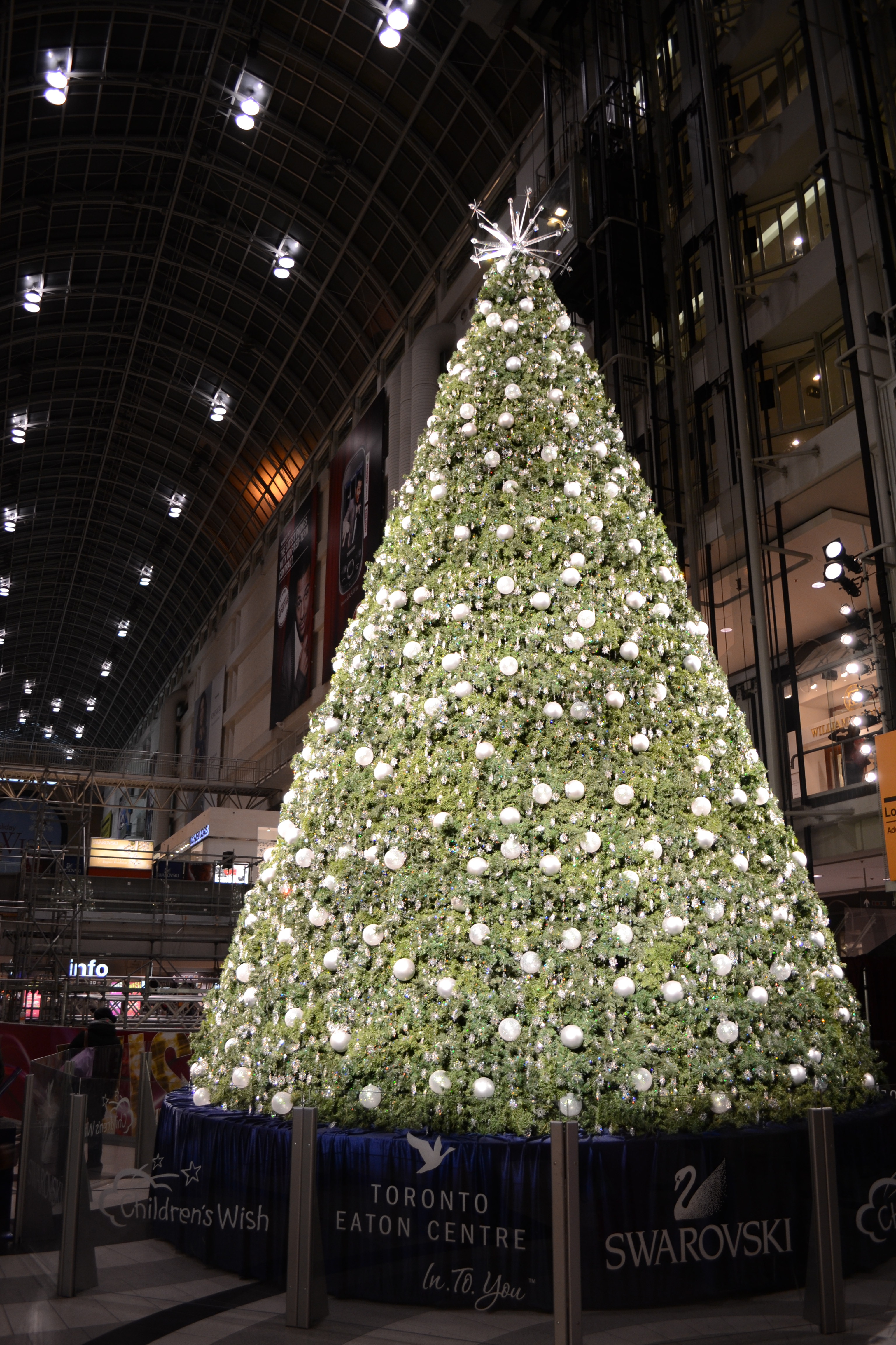 Toronto Eaton Centre - Wikipedia