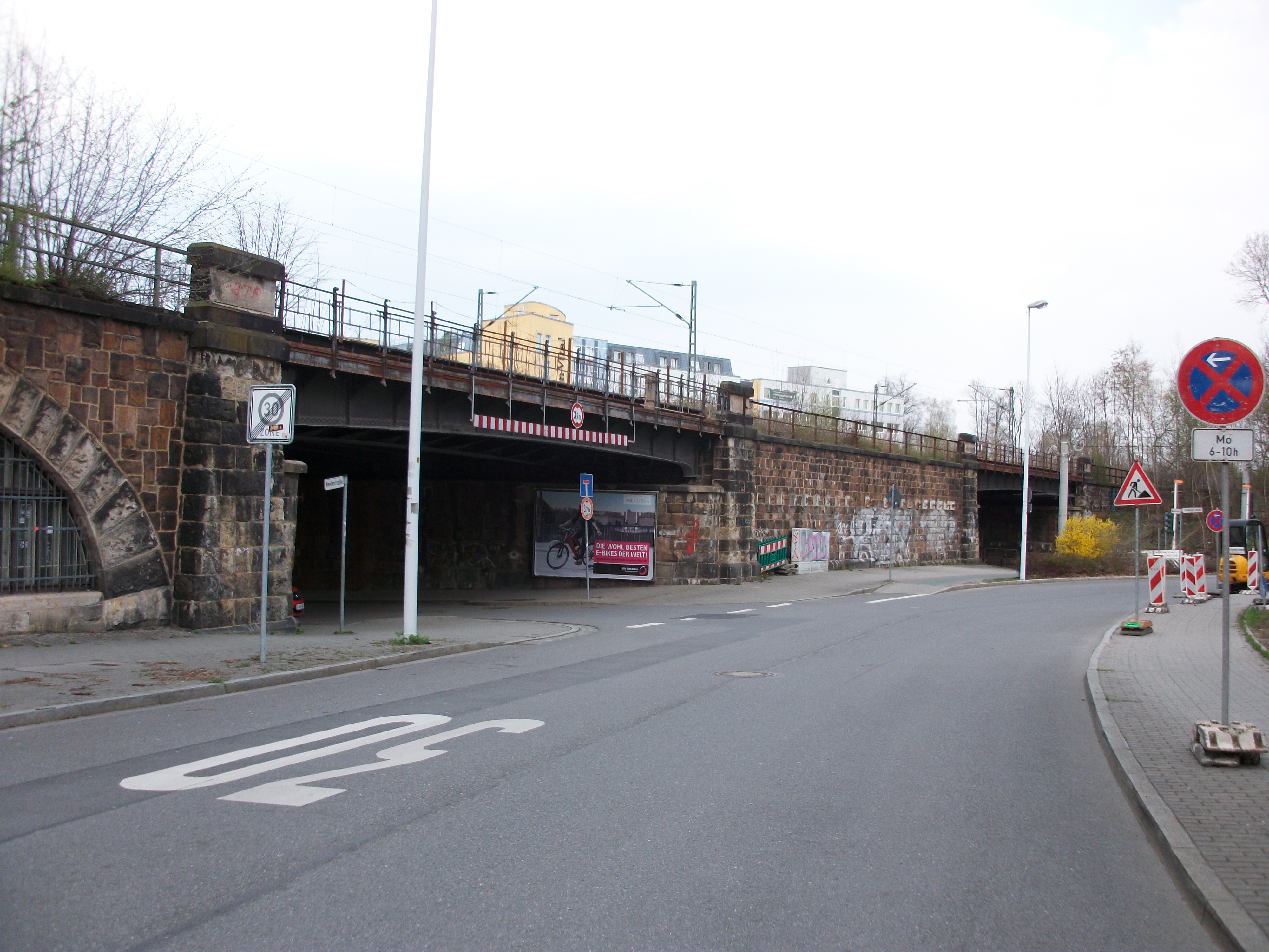 Haltepunkt Chemnitz Mitte (Bahndamm und Brücke) .